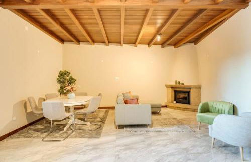 Beach Villa with Jacuzzi & Garage by HostWise - Foto 38