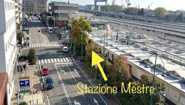 Thomas House on Train Tracks - Foto 3