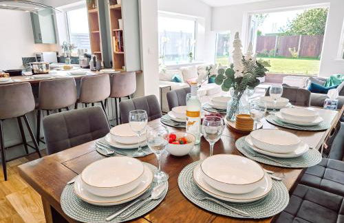 Luxury Sea View Retreat with Hot Tub Sleeps 8 - Foto 22