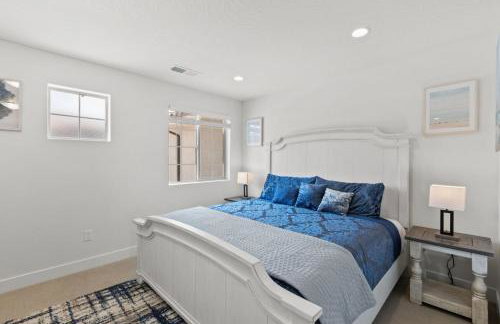 Adventure Base Camp Pet Friendly with Resort Living Pool, Arcade, Pickle-ball - Foto 4