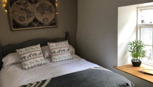 Hedgehog Cottage with garden in Bronte village! - Foto 4