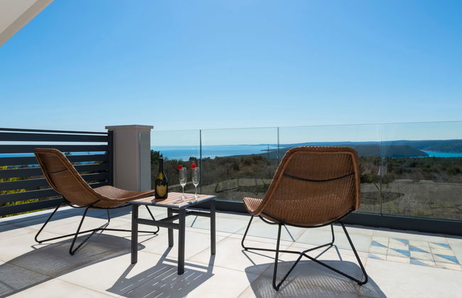 Villa with Swimming Pool, Outdoor Kitchen, Sauna, Hot Tub, Play Area, Sea View - Foto 55