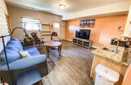 New! Beautiful, Spacious Modern Home on a Large Acreage - Peaks & Prairies Retreat - Foto 48