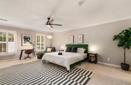 The Greensboro Manor HotTub FirePit Basketball 15 Min To Sedgefield CC - Photo 36