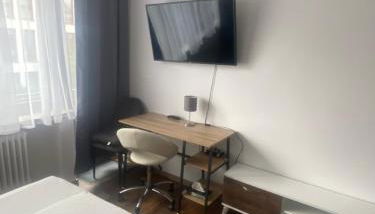 Zentral gelegene schöne Wohnung in Bremen Mitte, neu renoviert, direkte Nähe zum Klinikum im Viertel , Balkon - Foto 2