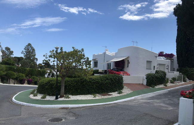 Fascinating & Luxurious Mountain & Pool View Apartment in Porto Banús - Photo 5