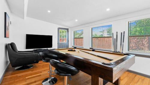 Spacious 4BR w Fenced Yard - Foto 2