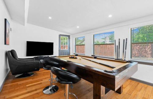 Spacious 4BR w Fenced Yard - Foto 2