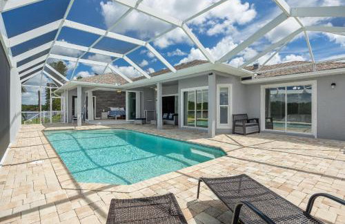 Heaven Found! Stunning River Views & Pool - Villa Island Sunset - Roelens Vacations - Foto 49