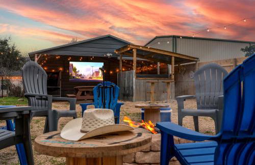 Game Barn, Cowboy Pool, 17ft Movie Screen - sleeps 10 - Foto 6