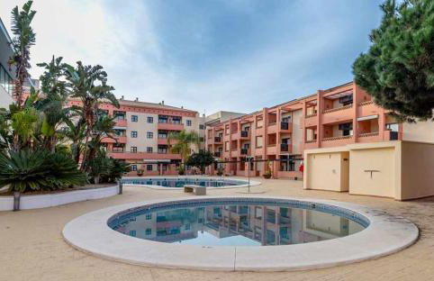 Apartamento junto a la playa con piscina y parking - Foto 5