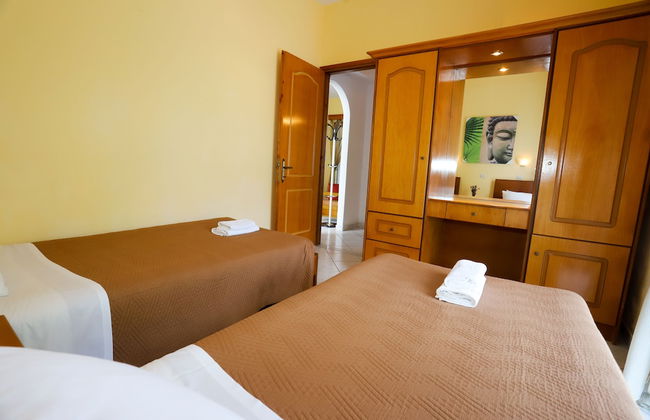 Agios Georgios - 2 Beds - Sleeps 5 - Free Parking - Foto 8