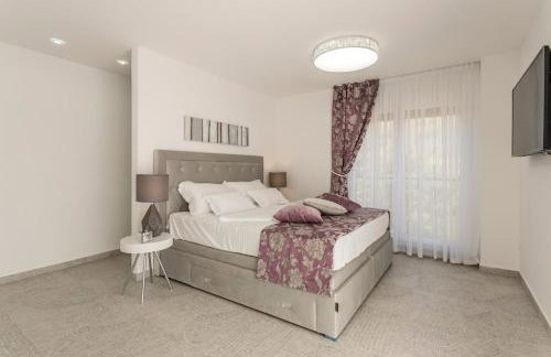 Luxe villa with pool, jacuzzi, and sauna - Foto 11