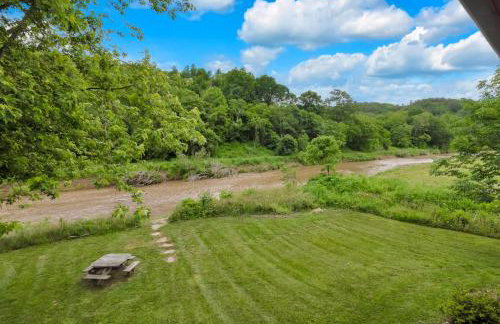 30 Mins to Boone, Fire Pit, Hot Tub, 3 porches, Dogs OK - Photo 33
