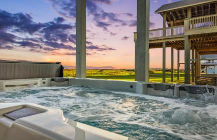 Beachfront Hideaway! Luxury Beachfront, SwimSpa, Game Room, Firepit by Bolivar Vacations - Foto 2