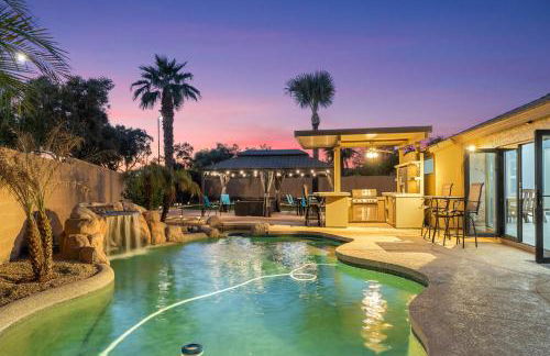 Swim, Golf, Grill and Chill! Surprise Group Getaway - Foto 25