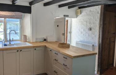 Period Thatched Cottage Towcester - Photo 44