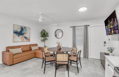 Bayview Regency Apartments By Lowkl - Photo 48