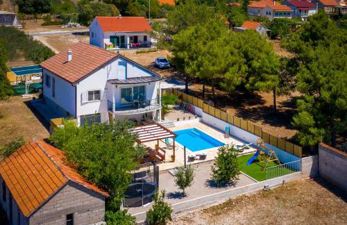 Villa R&B heated pool - Photo 27