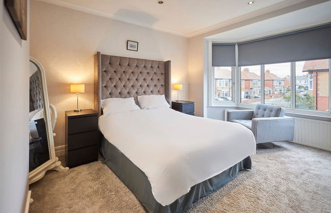 Host Stay Spire View House - Photo 13