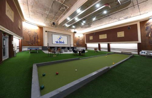 #1 Downtown King Free Parking- Walk to Gainbridge, Lucas Oil, Conv Cntr - Foto 5