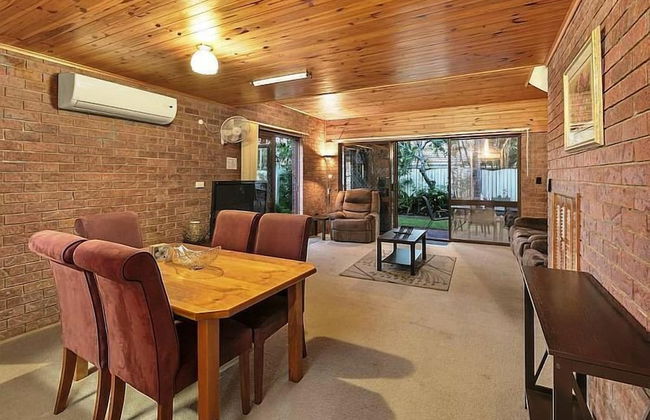 Cleveland Visitor Villas Motel - Photo 12