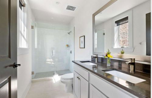 Fire Tower Luxe 2BR KingSuites & Private Balcony - Foto 13