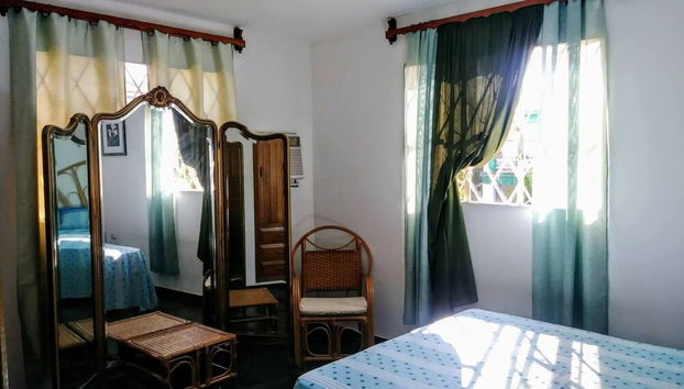 Villa in Havana with garden - Photo 3