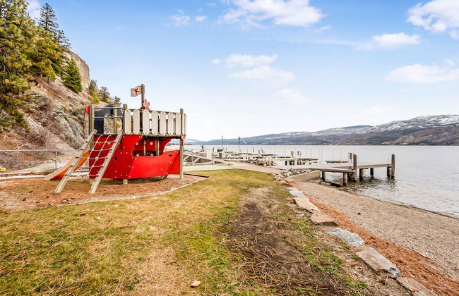 Spacious Lakefront Condo w Amazing View - Photo 15