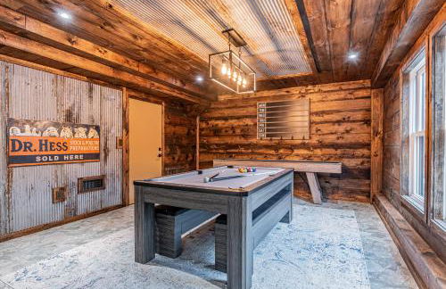 Modern Barn with Hot Tub, Game Room & Sleeps 14 - Foto 19