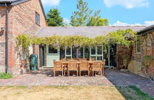 Shires Barn Farmhouse - Westbourne - Photo 5