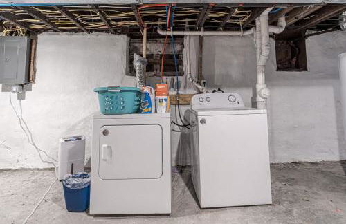 Ann Avenue Spacious 3BR Home with Games, Yard and Near Downtown - Photo 14