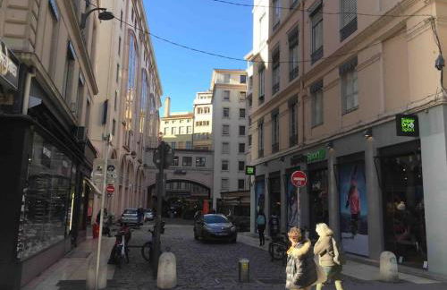 Le silence des toits / Silence under the roofs - Photo 27