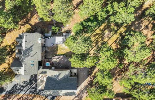 Luxury Retreat with Hot Tub Fire Pit & Forest Views - Foto 59