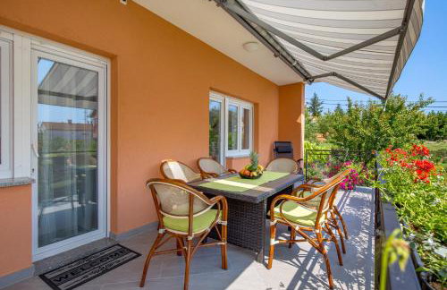 Apartment Flowers - Photo 43