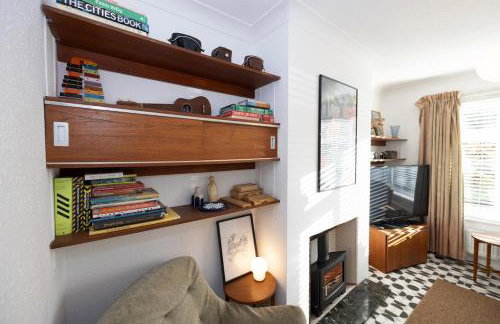 Cosy mid century Stockport with views, dog walks, woodburner - Foto 27