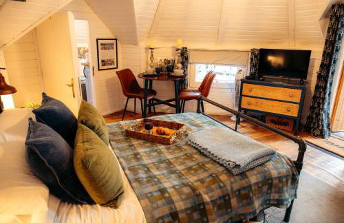 1 Secluded romantic cabin for two with outdoor bath! - Photo 4