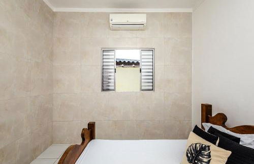 Casa confortável para Famílias e Grupos com Ar-condicionado em Praia Grande - Foto 28