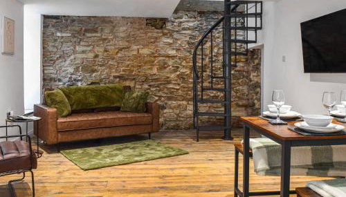 Ye Olde Mottram Chip Shop - Photo 4