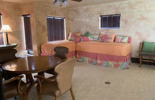 Flagler Beach Ocean Front Villa w/ Lg. In ground Pool-5-6Br/4Bth& attached apt - Photo 48