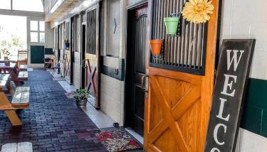 Scenic Barn B&B with Private Bath & Country Breakfast near Old Hickory Lake – Gallatin, Tennessee - Foto 2
