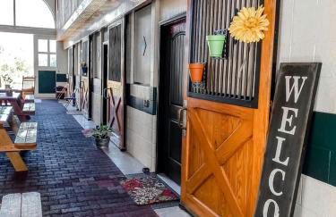 Scenic Barn B&B with Private Bath & Country Breakfast near Old Hickory Lake – Gallatin, Tennessee - Foto 2