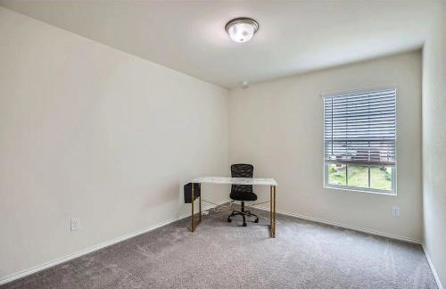 Modern Retreat with Private Office - Foto 18