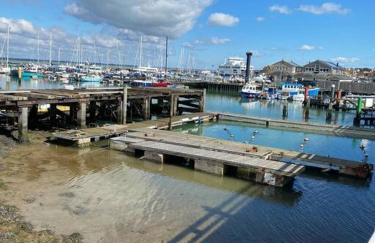 Apartment with Roof Terrace - Centre of Yarmouth - Photo 3
