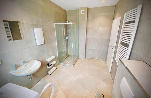 CityChalet Business Apartments - Workers welcome! - Free Parking - Fast WIFI - Smart TV - WM - Photo 16