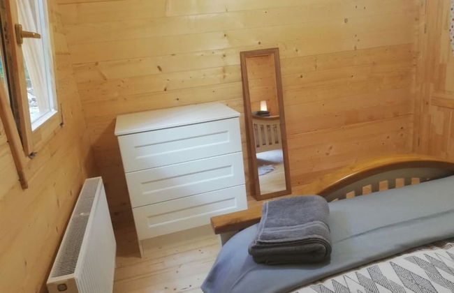 Log Cabin on the Lake - Sleeps 4 & Jacuzzi - Photo 6