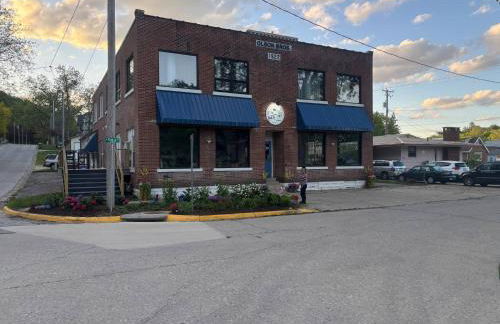 1st Fl 2BR Downtown + 2 Pkg - Foto 33