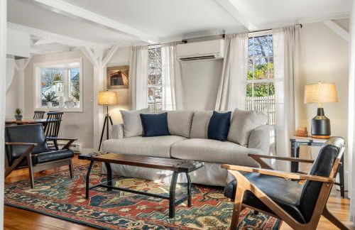 2BR Home|Downtown Rockport w/parking|Walk 2 Ocean - Foto 1