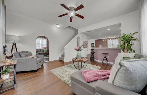 Modern 2BR2BA Pool Gym Near Airport #8 - Foto 1