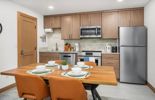 Luxury 6 BR Mansion w Water Views & Walk to Beach - Foto 40